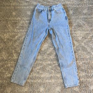 Light wash blue mom jeans. size 25